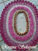 tapete oval rosa com botoes rococo